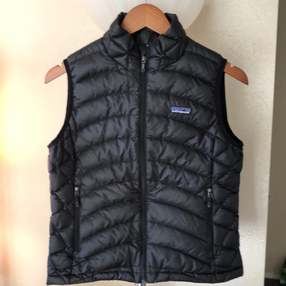 Women’s Patagonia Down Sweater Vest, Black, size Small